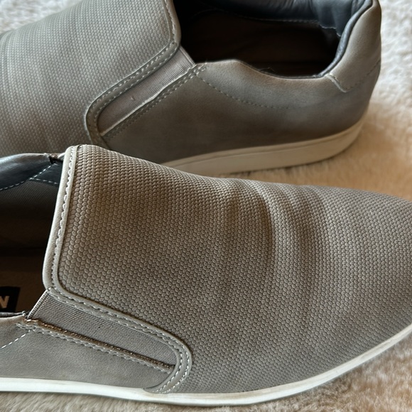 Steve Madden slip ons - Picture 3 of 6